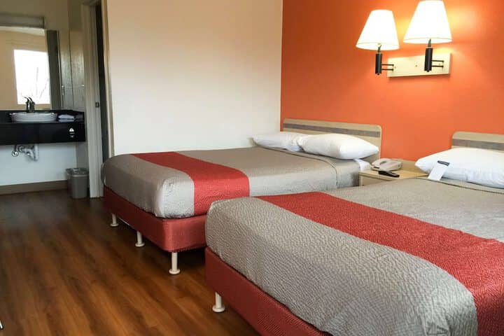 Room 8 of 17