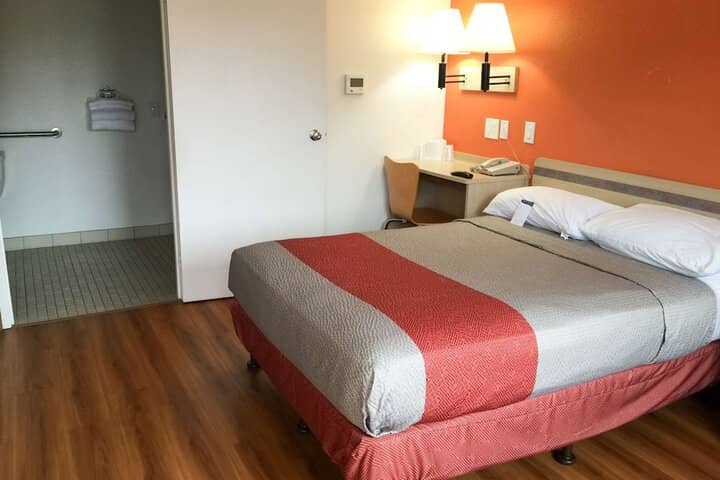 Room 6 of 17