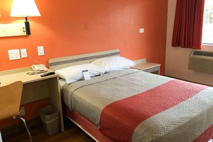 Room 7 of 17